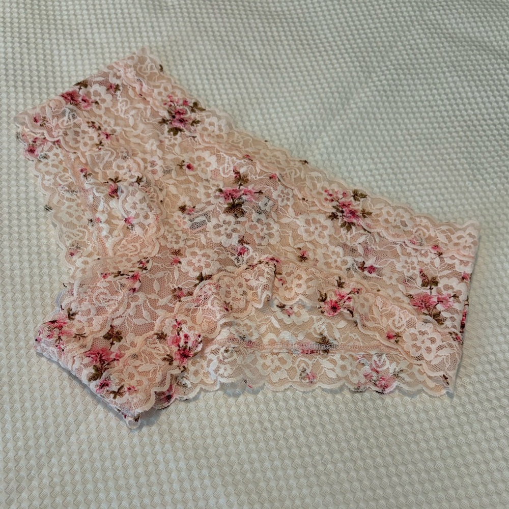 Victoria’s Secret Pink Floral Cheeky Panty Size Medium NWT